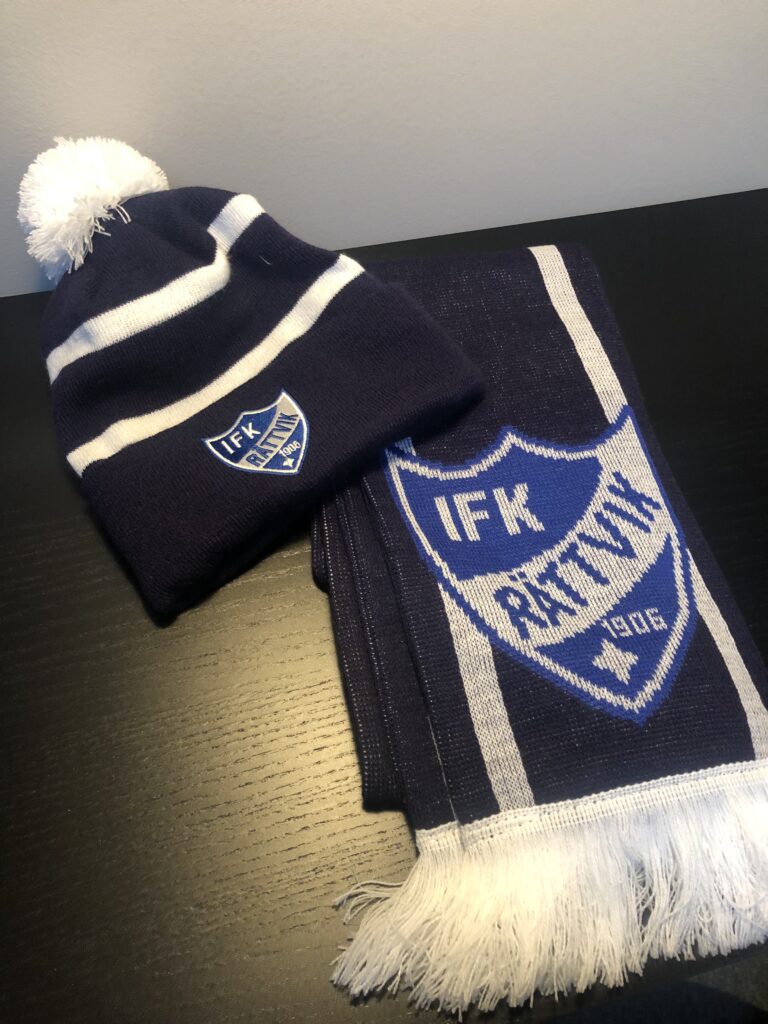 Köp mössa och halsduk!